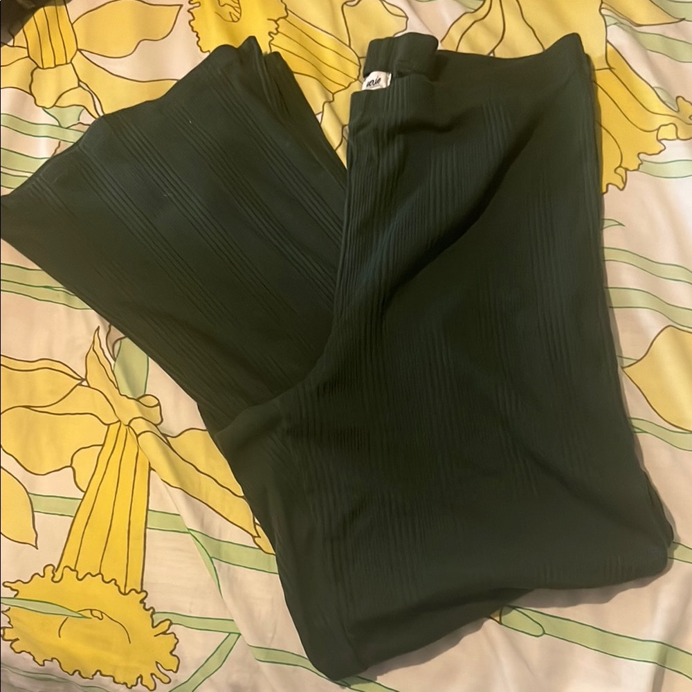 Aerie Forest Green kick boot pull on pants size Large Women’s